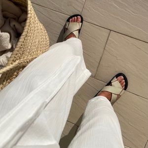 The Bali tailor alila sandals cross leather bone black chunky similar to alohas